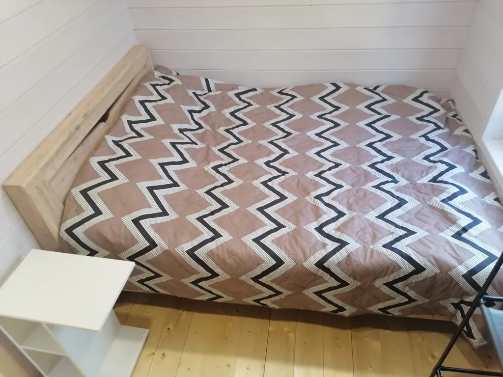 Уютный домик у реки