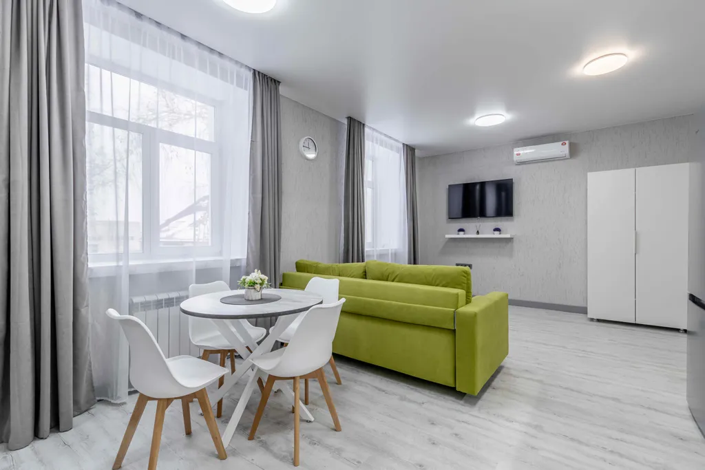 Кто ценит комфорт: новая мебель, техника, бельё