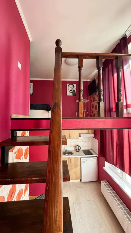 Стильная двухуровневая студия