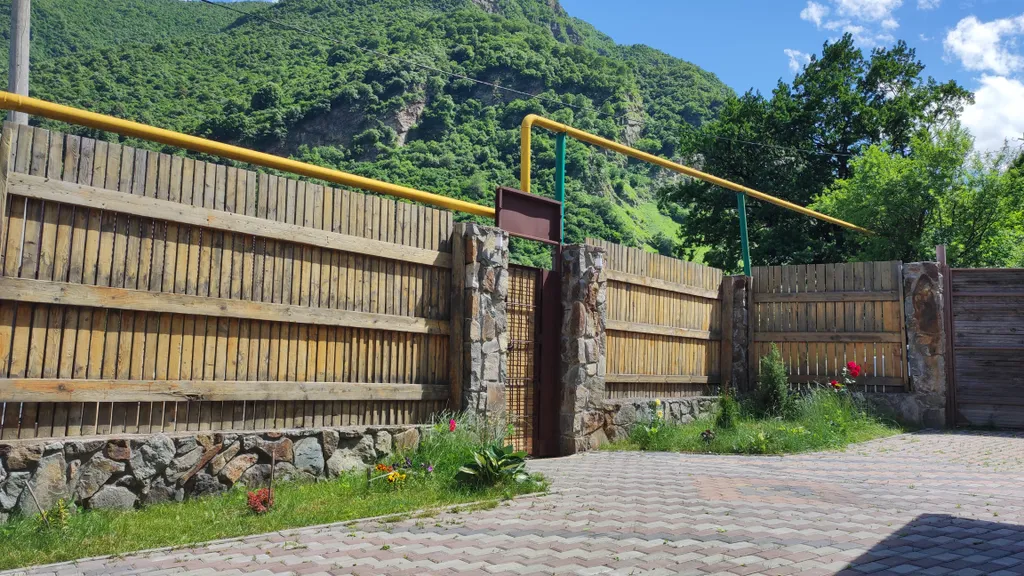 Коттедж с видом на горы и горную речку