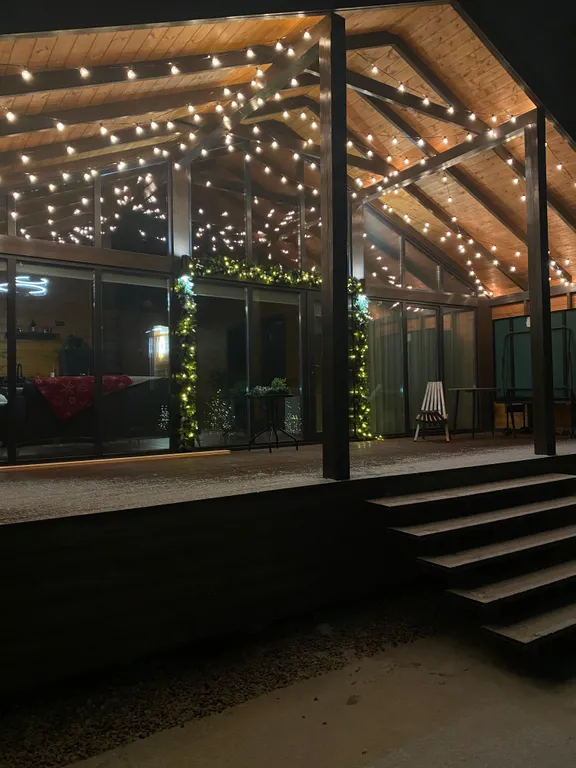 Современный барнхаус у леса рядом с городом