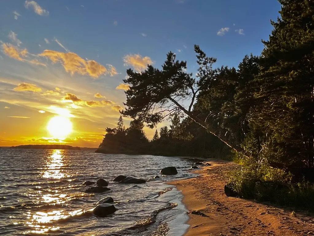 Коттедж Уютный домик на озере Волго на Селигере в сосновом бору — Турбаза Чайка