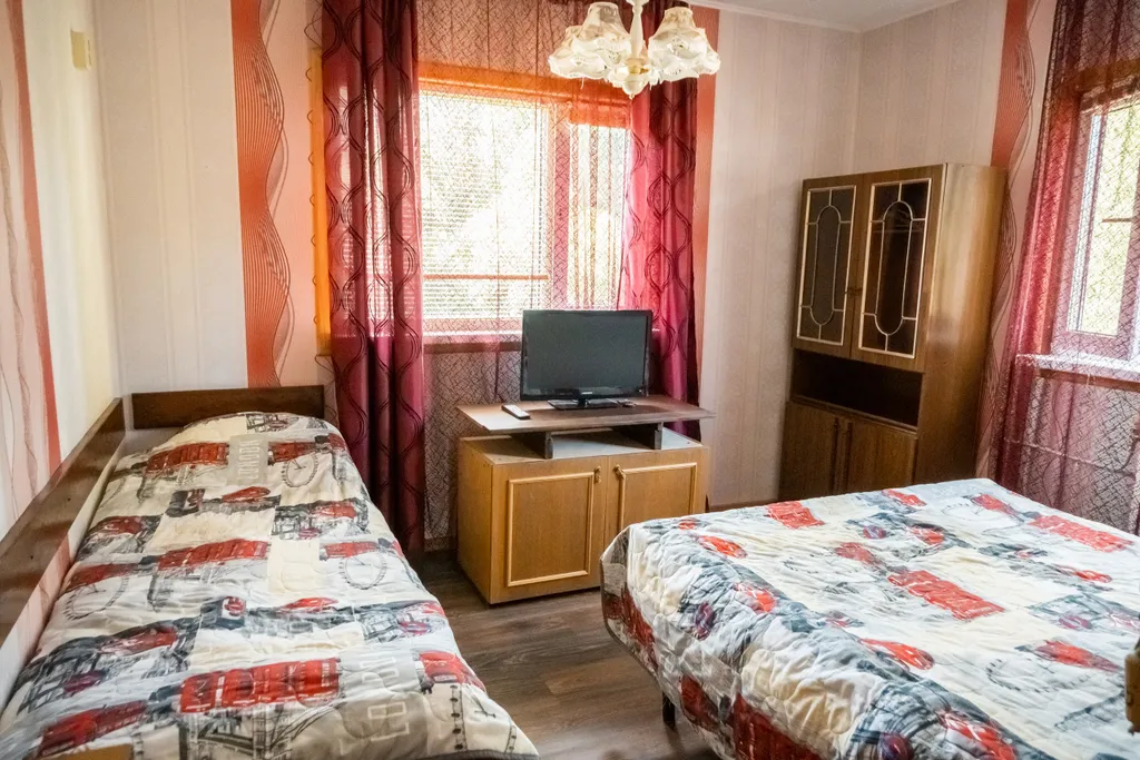 Abramovich House - Большой коттедж с видом на пруд и лес