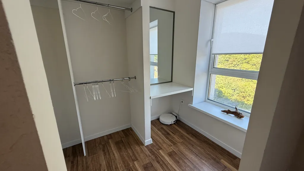 Квартира с панорамным окном в ЖК Оазис во Владивостоке с парковкой