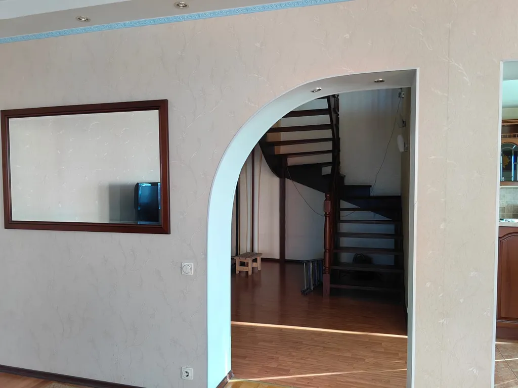 Двухуровневая четырёхкомнатная квартира с сауной