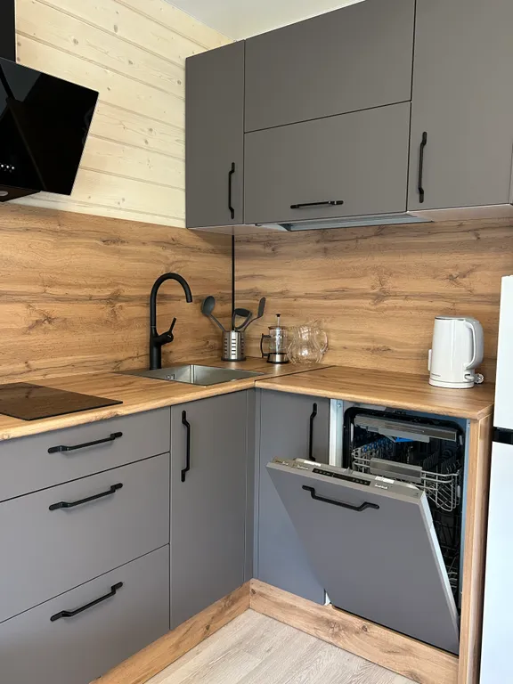 Дом на берегу реки