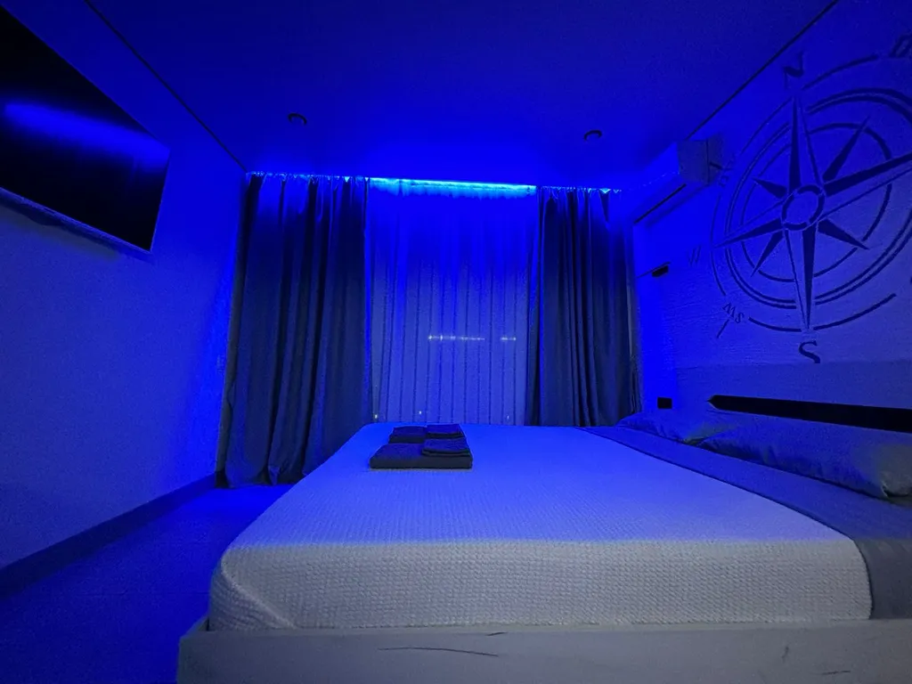 Студия с видом на бассейн