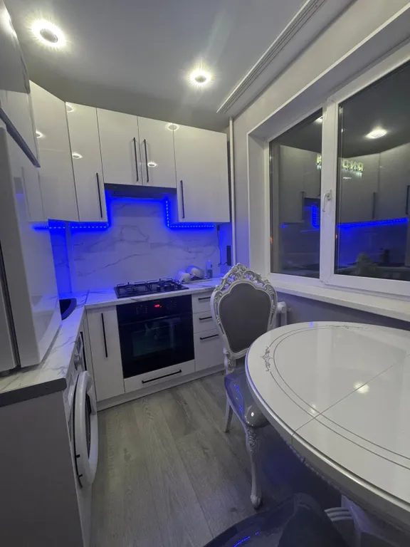 Двухкомнатная квартира в центре с дизайнерским ремонтом