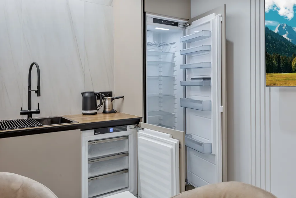 Квартира в элитном ЖК с плетеной мебелью на балконе от Juls Apart