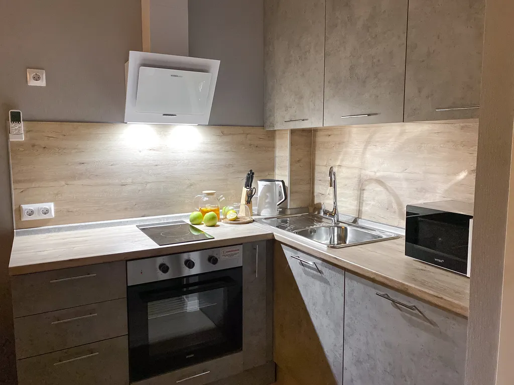 Студия с видом на город