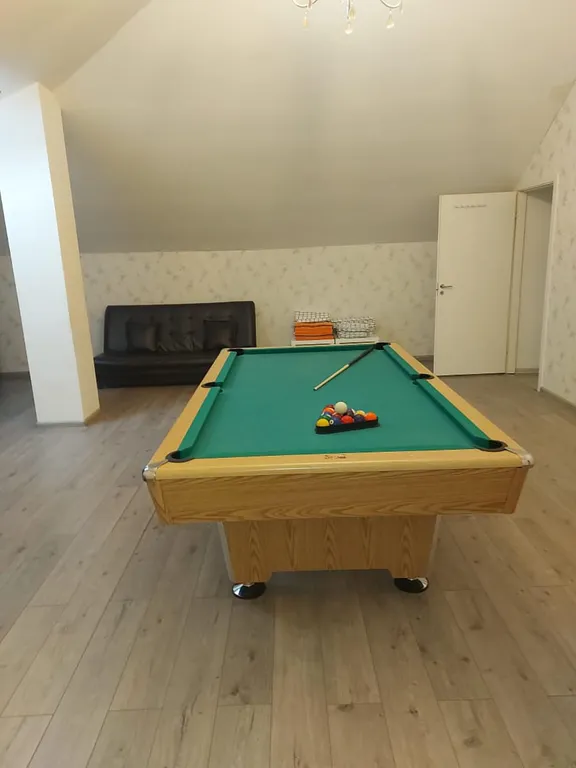 Белоснежная веранда и усадьба