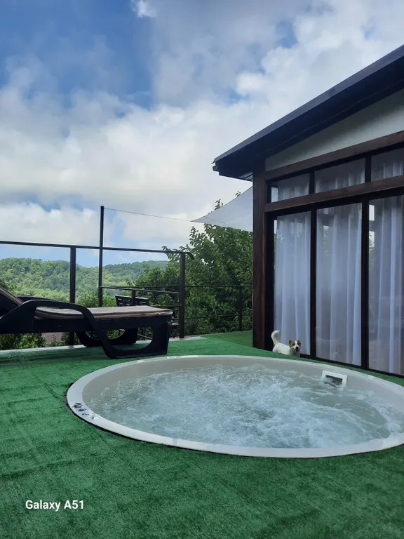 Коттедж с баней и тёплым джакузи