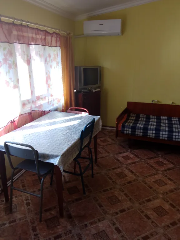 Комната в одноэтажном домике с отдельным входом