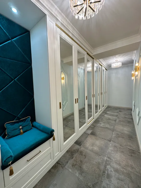 Дизайнерская большая квартира на берегу моря