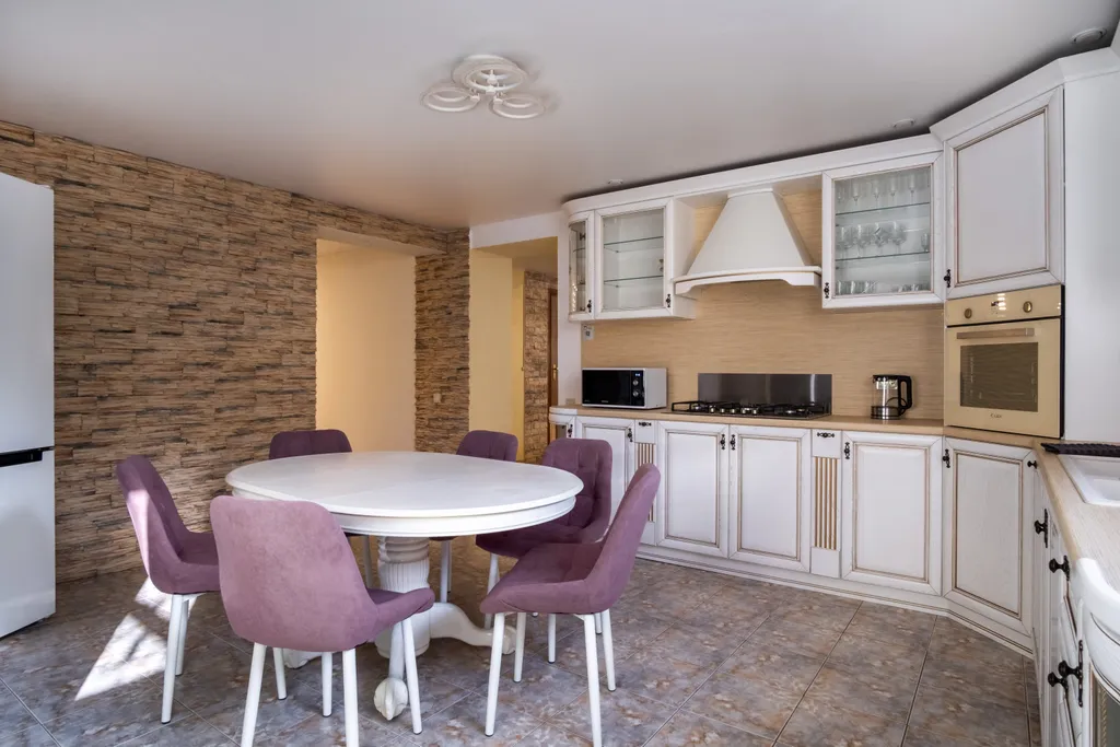 Просторный дом, бассейн с подогревом