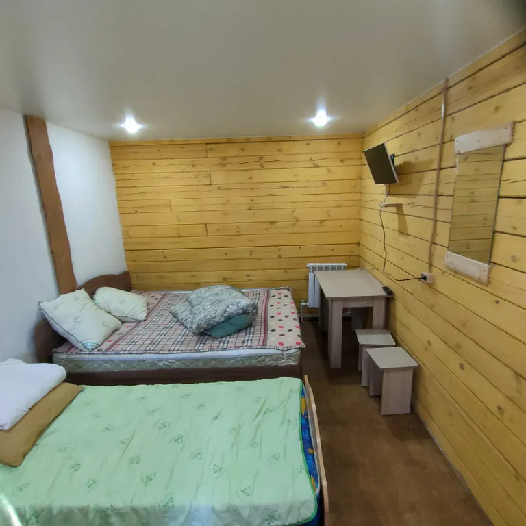 Уютный этаж из трех номеров с видом на лес