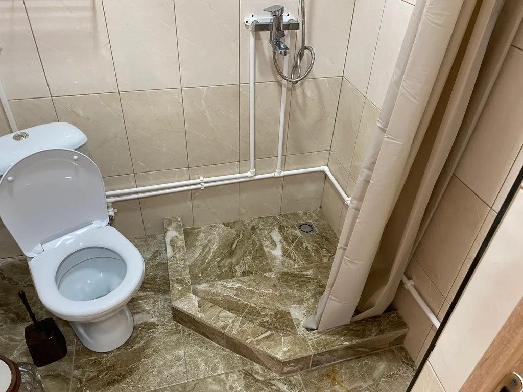 Уютный домик в лесу с панорамными окнами