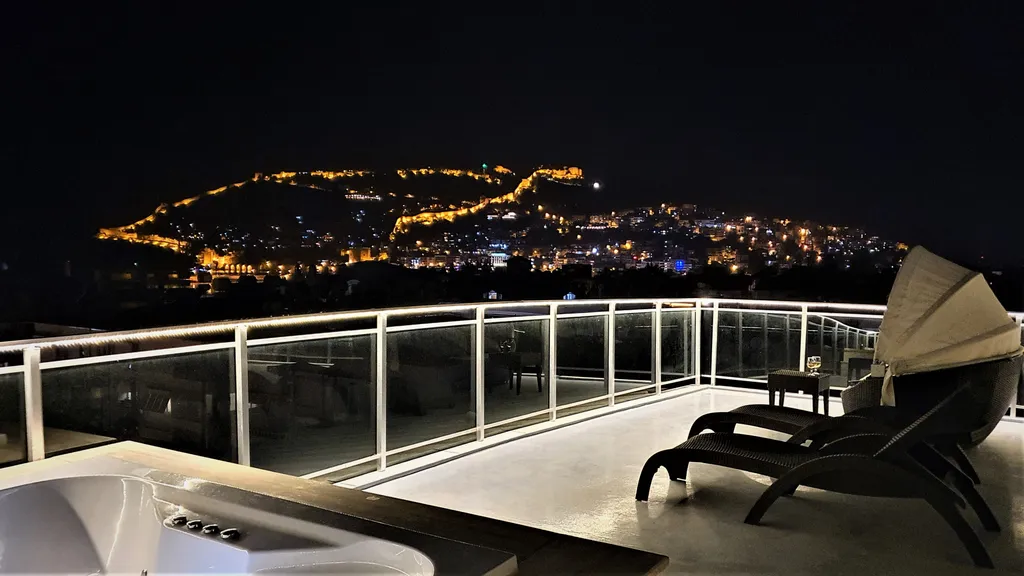 Квартира в самом центре города 100 метрах от моря с отличными видами — аренда посуточно в Аланья