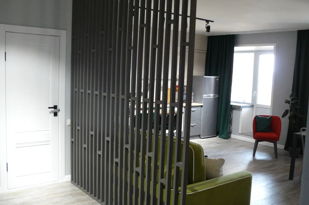 Рыжий Кот Дружный (просторная 2-ка с изолированной спальней)