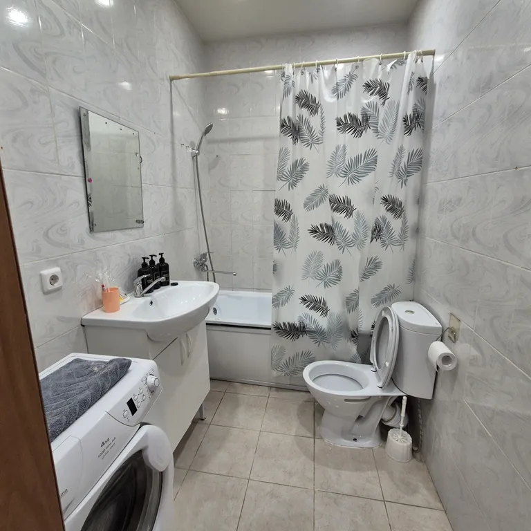 Хорошая квартира в новостройке с тремя раздельными местами