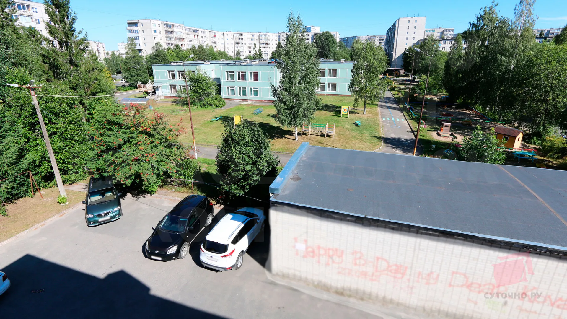 Парковка во дворе (вид сверху)