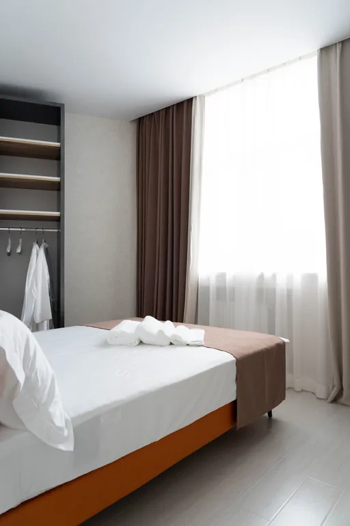 Уютный номер с 2 спальнями и баром, с видом во двор