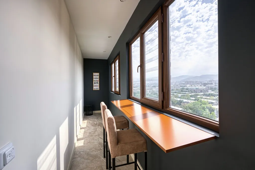 Современный апартамент в центре с видом на город и горы у метро