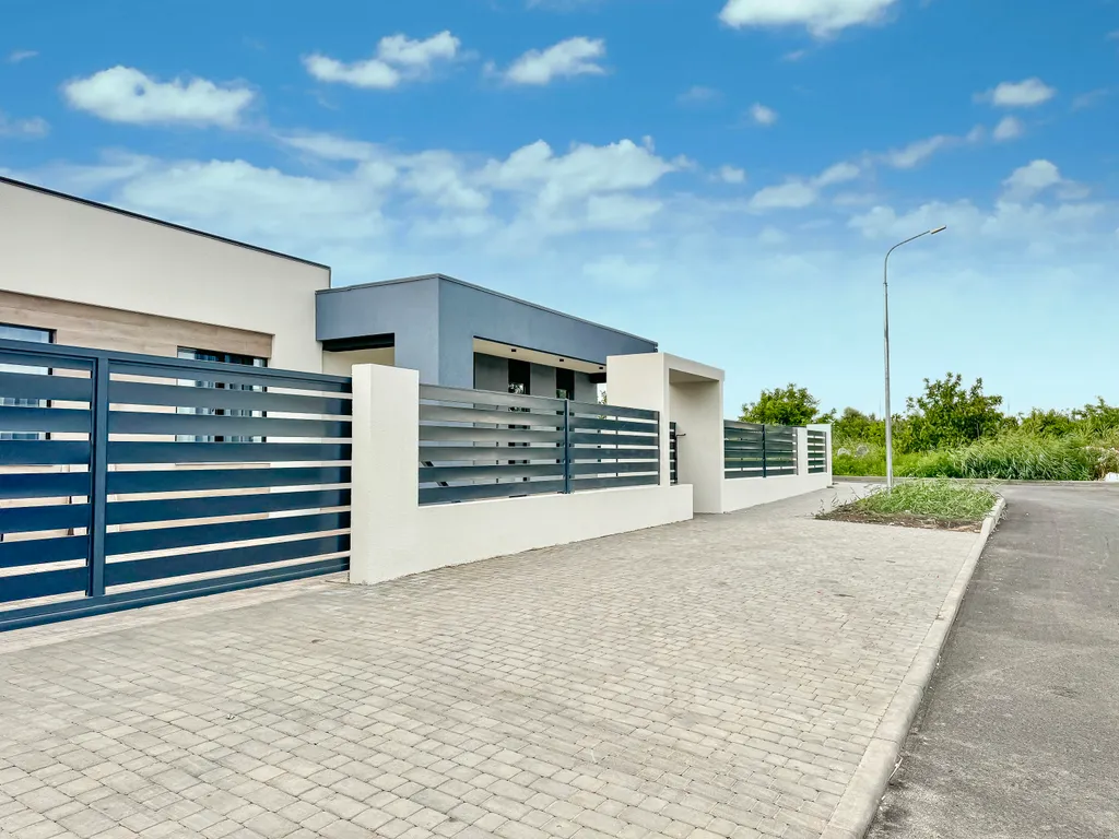 Одноэтажный загородный дом премиум класса