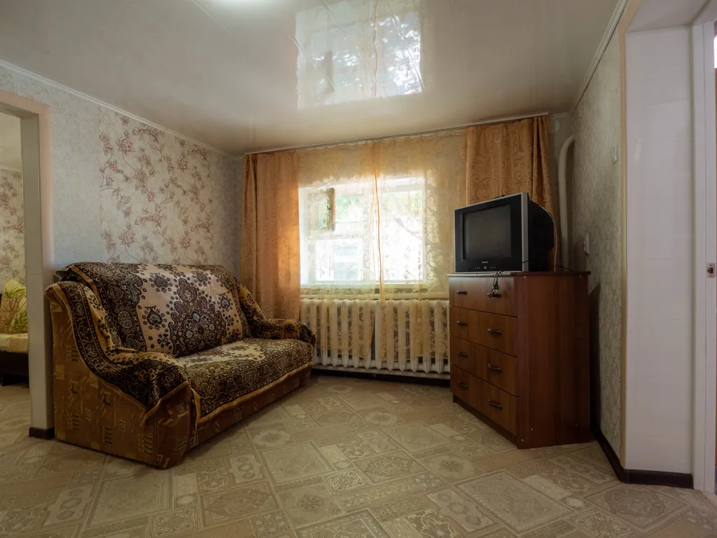 Уютный домик в беседках винограда