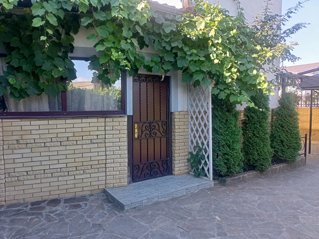 Дом с теплым бассейном и баней на дровах