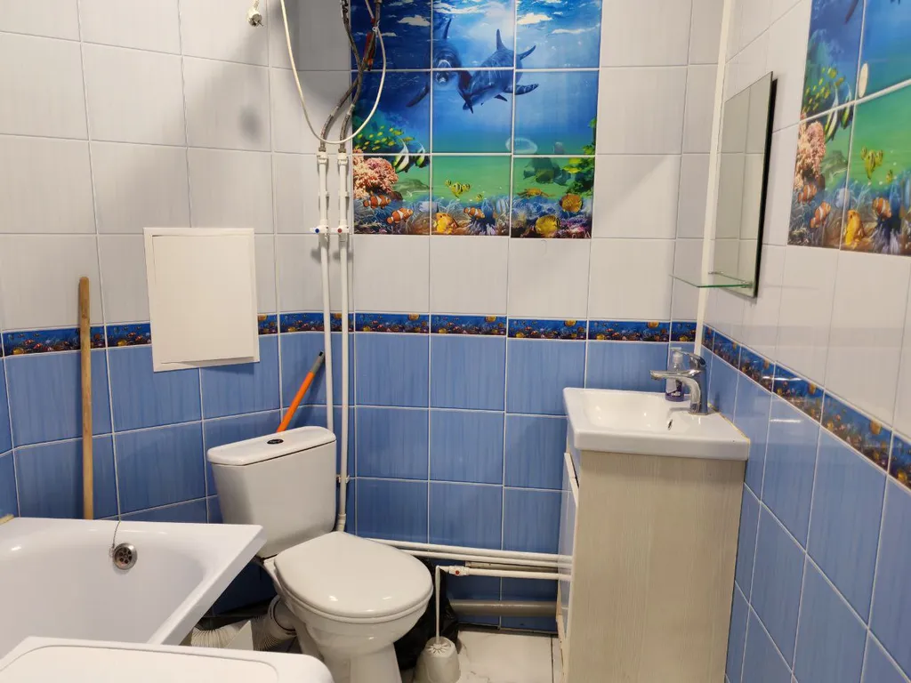 Светлая квартира с большими окнами и высокими потолками