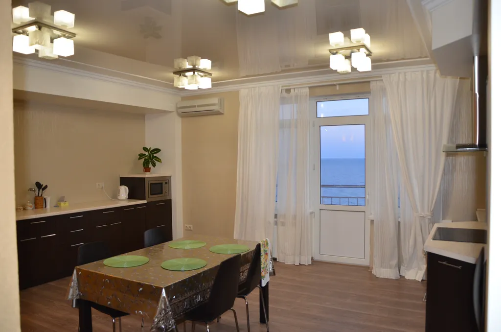 Апартаменты с видом на море, 100 метров до пляжа "Чайка"