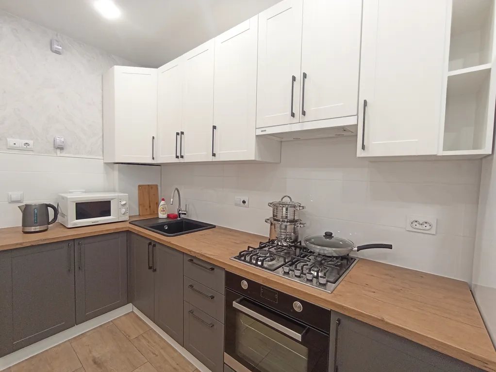 Уютная квартира с хорошим ремонтом в новом доме ЖК Легенды Моря