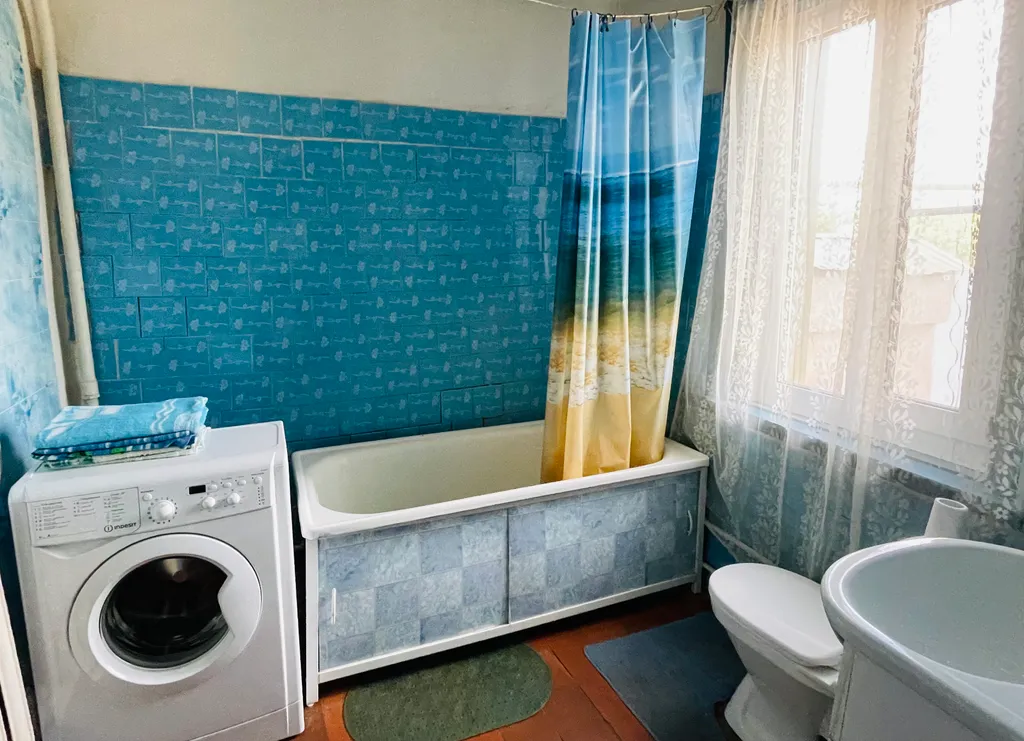 Дом с парковкой во дворе