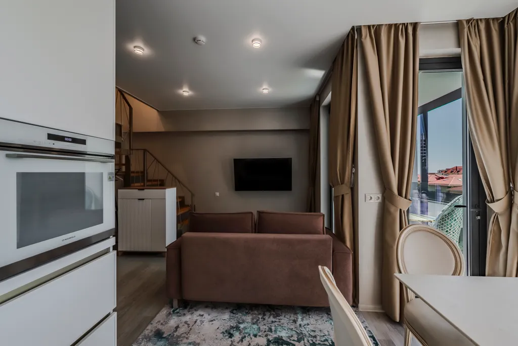 Двухэтажный апартамент с круглогодичным бассейном и залом