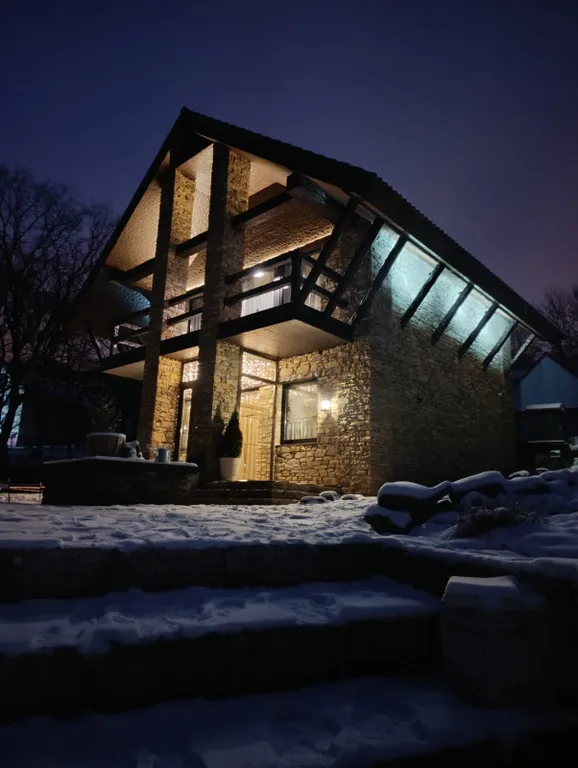 Шале в черте города с выходом в лес