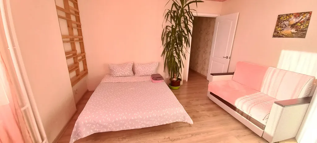 Яркая и солнечная квартира — аренда посуточно в Ижевск