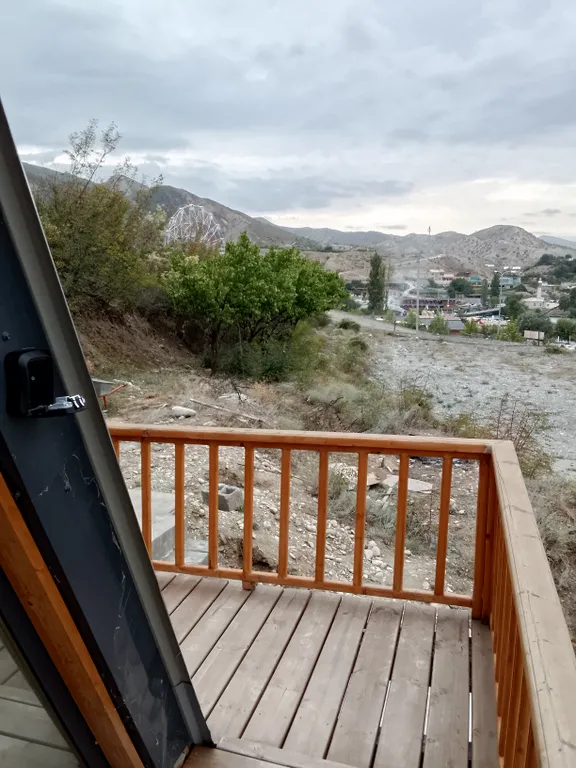 Гостевой дом с видом на пруд и горы