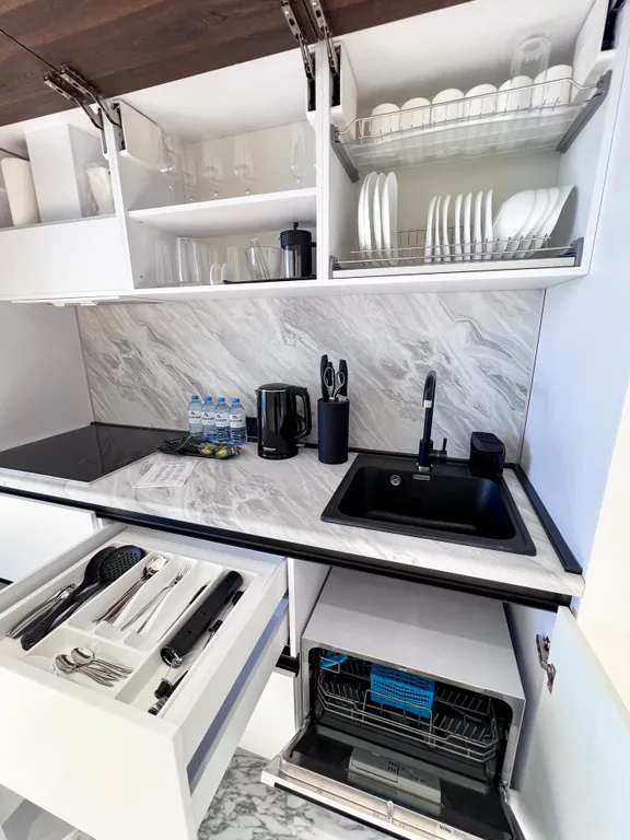 Двухуровневые апартаменты с прямым выходом к бассейну и у моря