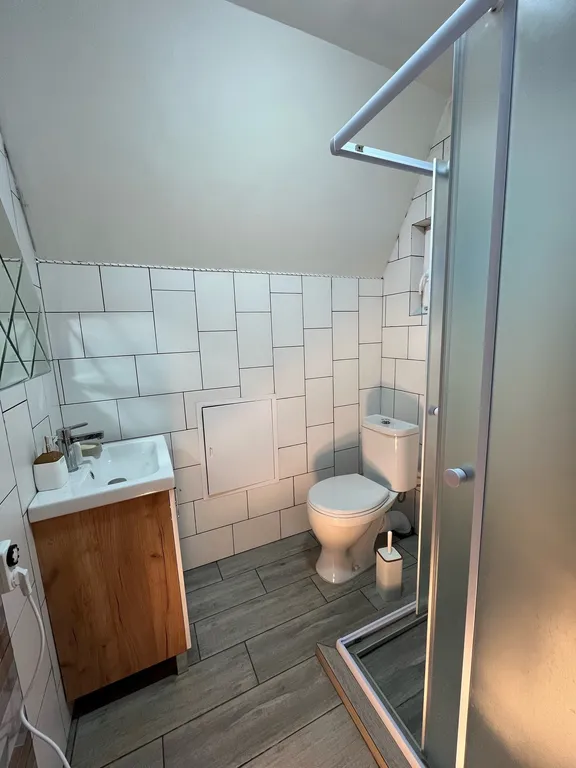 А-фрейм на берегу залива