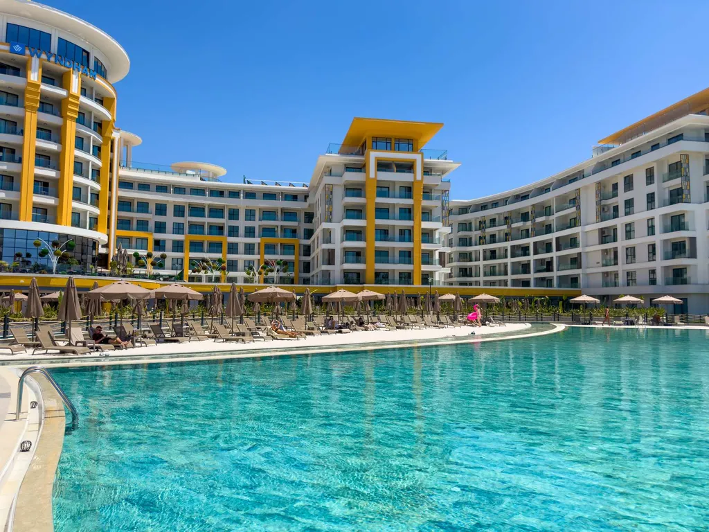 Апартаменты Azura World с видом на море, в комплексе 5 звезд