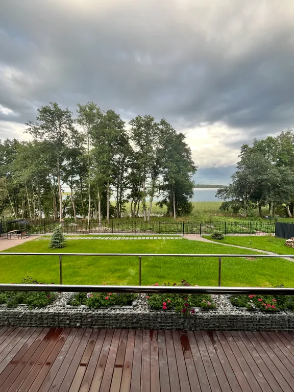 Коттедж на берегу озера с сауной