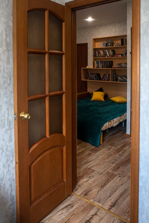 Центрее не бывает! Сразу за памятником ленина в стиле есенинская русь