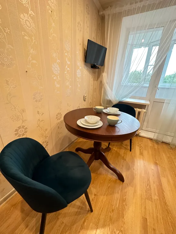 Элитный дом с живописным прудом во дворе