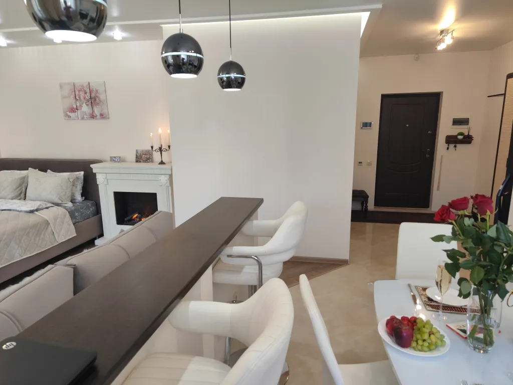 Квартира с камином у леса