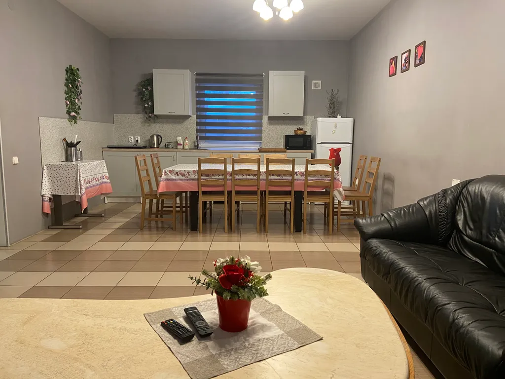 Коттедж на на берегу озера с банями и купелью