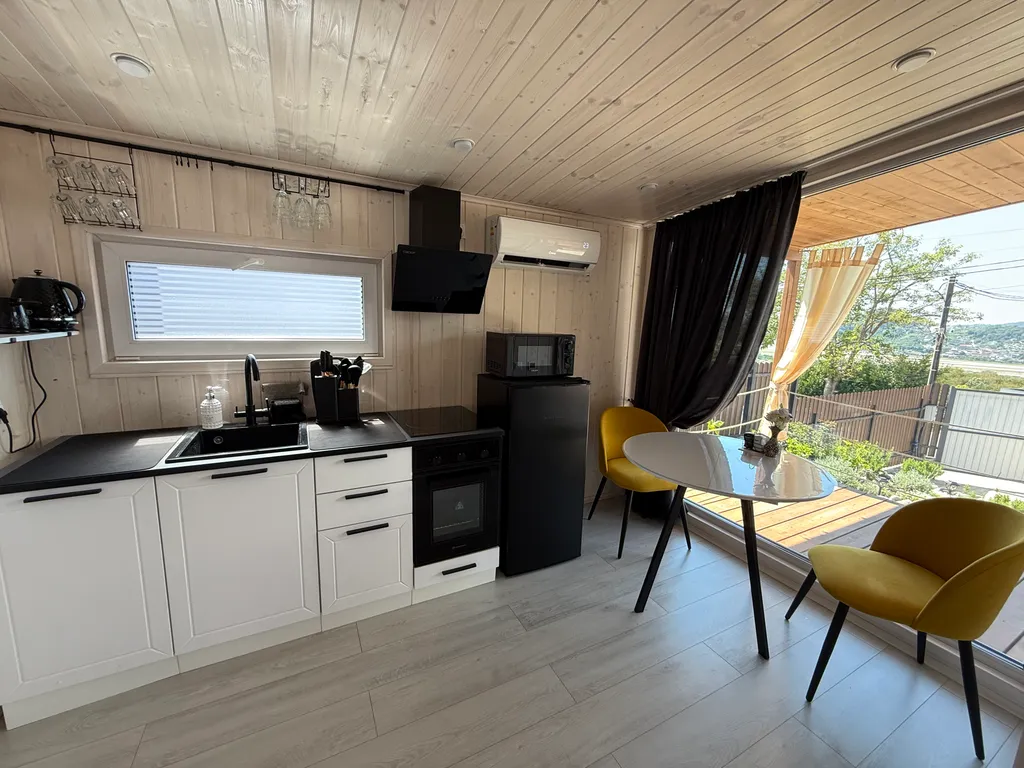 Коттедж с баней и бассейном и видом на море и аэропорт