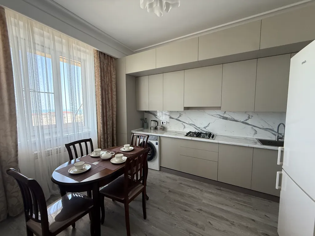 Уютная квартира в центре города, с изумительным видом на море