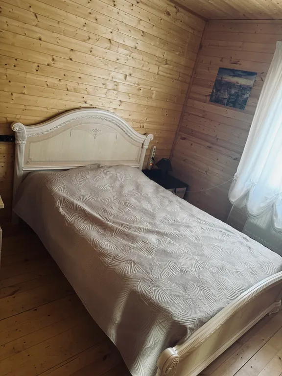 Уютный деревянный дом в тихой деревне