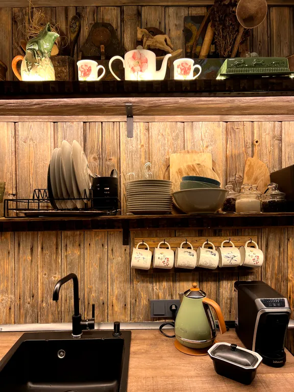 Дом Гнездо среди елей